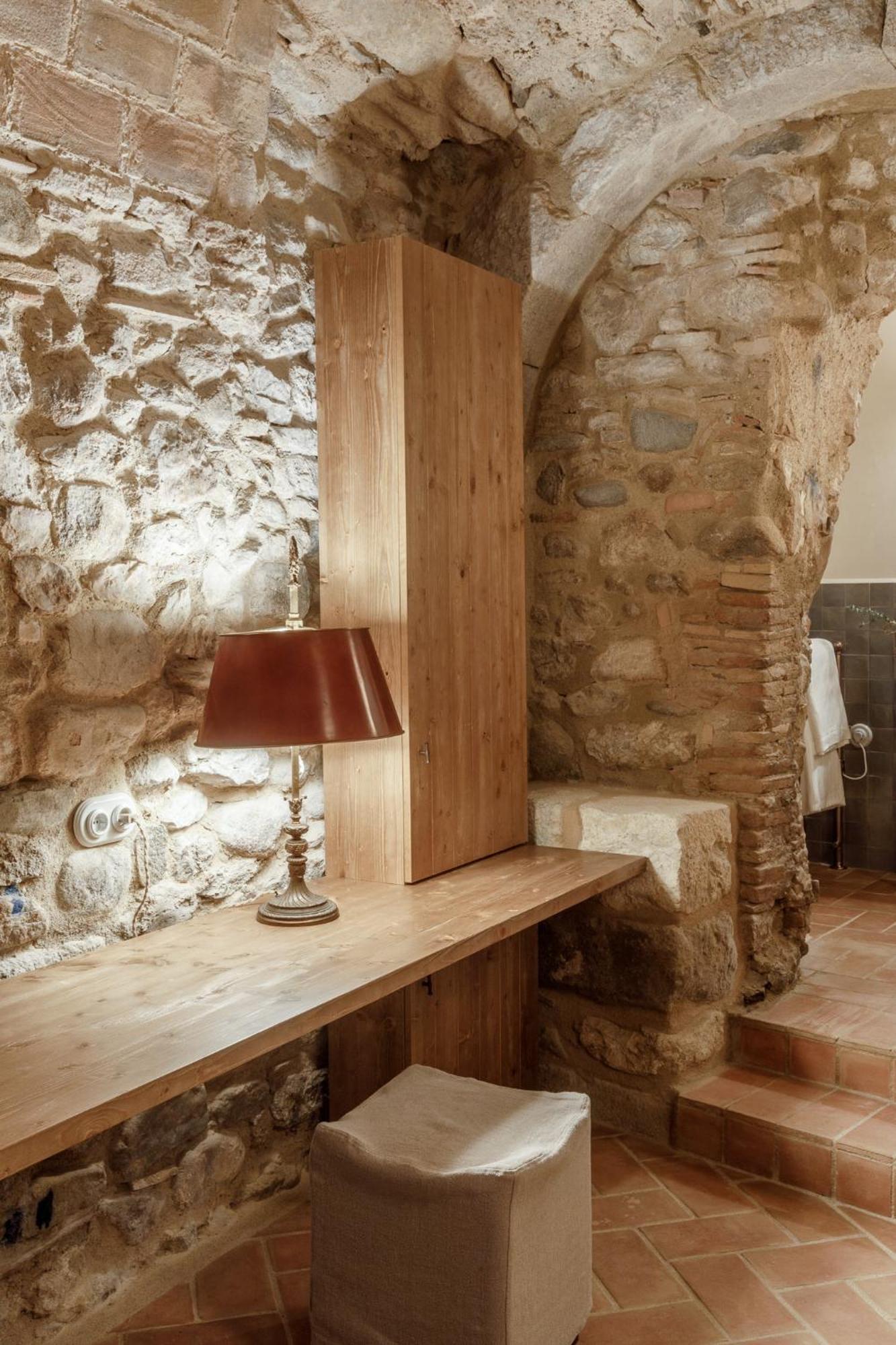Hotel Castell De Vallgornera Peralada Exterior photo